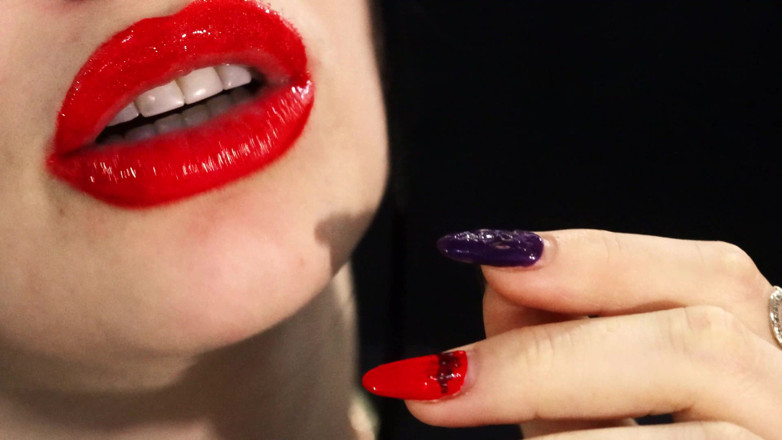 Goddess Misha Goldy: Lipstik &amp;perhiasan &amp; kuku fetish