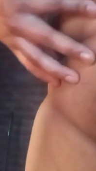 Nouă indiancă Bhabhi care face spectacol nud cu degetele