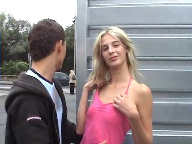 Hot Euro Girls: Picking up a girl on a gas station
