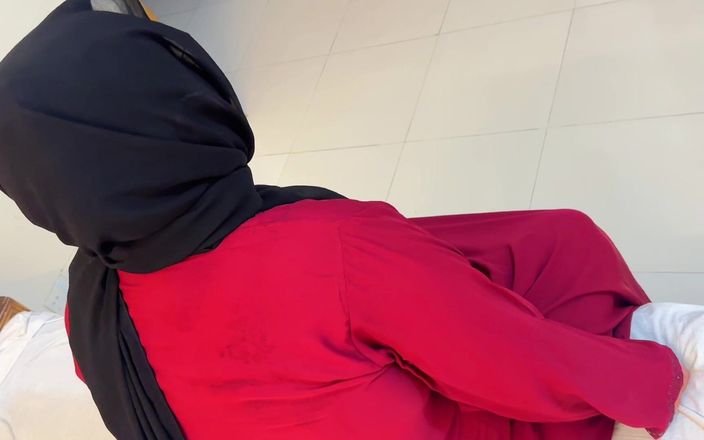 Aria Mia: Scopa una suocera musulmana paffuta che indossa un burqa rosso...
