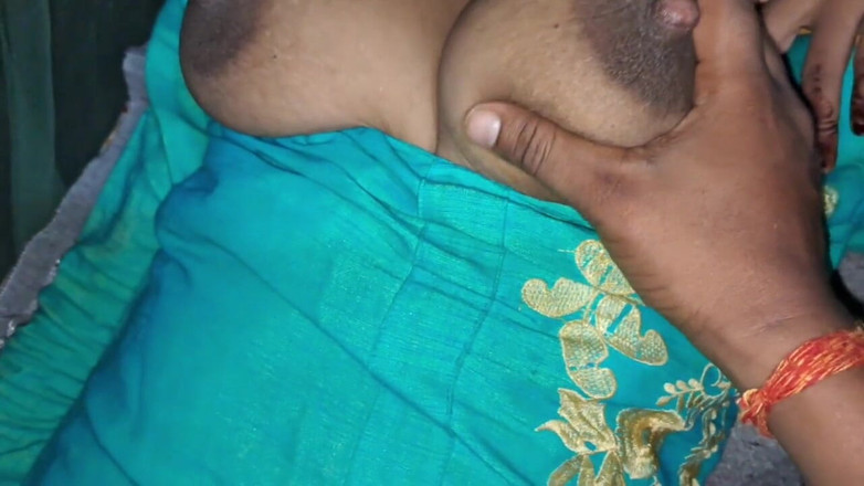 Trilokinath: Vesnická přítelkyně dogi styl v domácích službách v hindštině