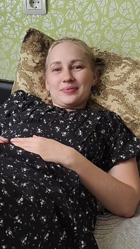 Допомогла зведеній сестрі розтягнути анальний отвір перед побаченням
