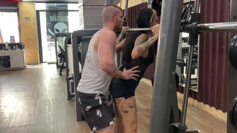 Carmona's films: Ho scopato la ragazza tatuata calda della palestra