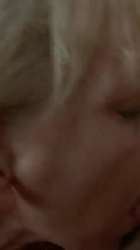 Älskar att knulla farmor håriga fittor i svältande kuk som den här blonda slampan med små naturliga bröst