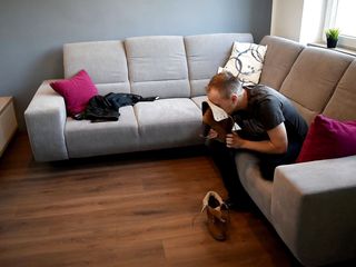 Czech Soles - foot fetish content: Han kan inte ta lukten av Didis fötter och strumpor