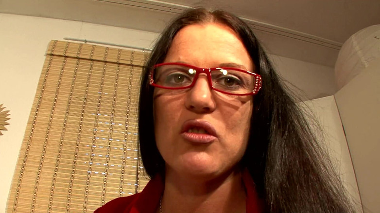 MMV Films: 피어싱된 보지를 타고 섹스 보모 밀프 쓰리섬