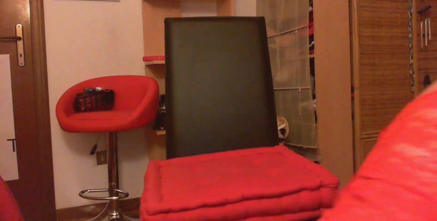 Nicoletta Embassi: Резиновая киска или настоящая киска лучше? Твоя М. показывает тебе, как использовать их и заставить тебя мастурбировать