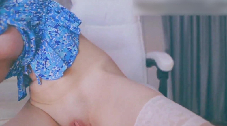 AnnaReyBlonde: Jím své vlastní sperma a tvrdě šukám svou kundičku vibrátorem