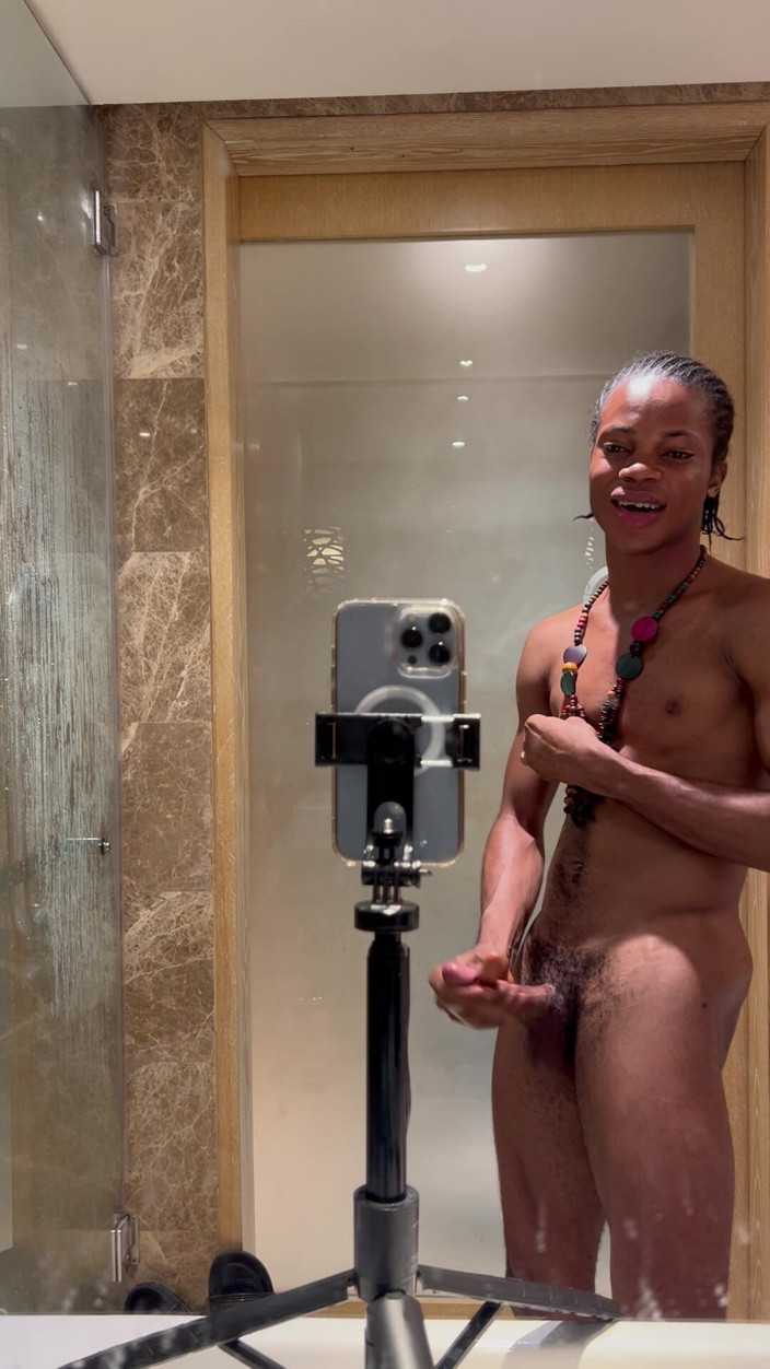 Baddestboyx: 在和黑人爸爸做爱后，我决定给自己手淫