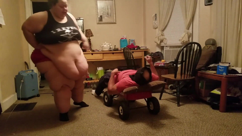 Full Weight Productions: Queen Nora ke saath Wagon maza