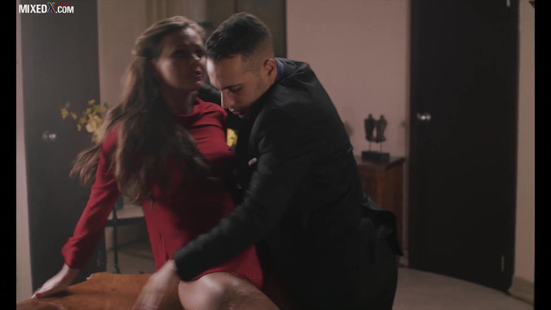MixedX: Tina Kay хардкорно трахают и наполняют сливками итальянский большой член