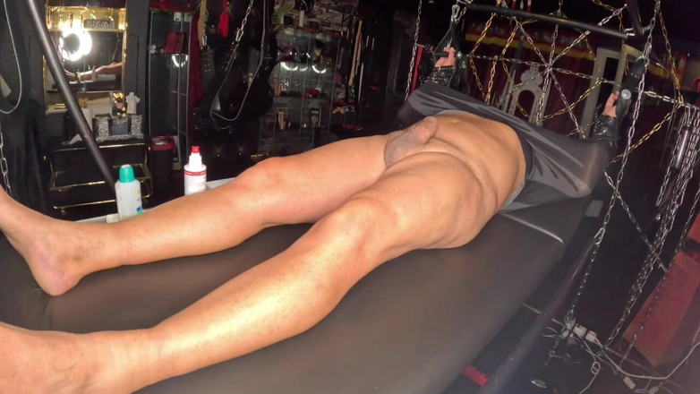 Queen_of_BDSM: Dr. Herrin Saskia lhe dará um piercing!
