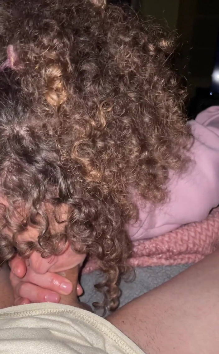 VibeWithMommy: Quand je adore une bite, il est assez difficile de...