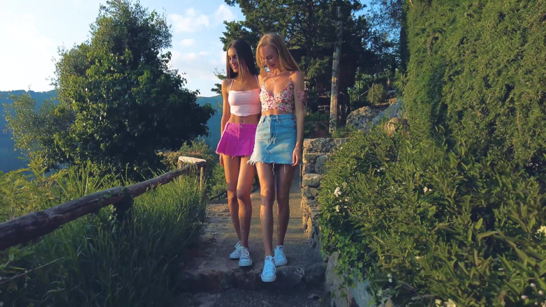 Watch4beauty: Vanessa'nın ilk rüya lezbiyen deneyimi ve onları izlerken çok azgın olacağını...
