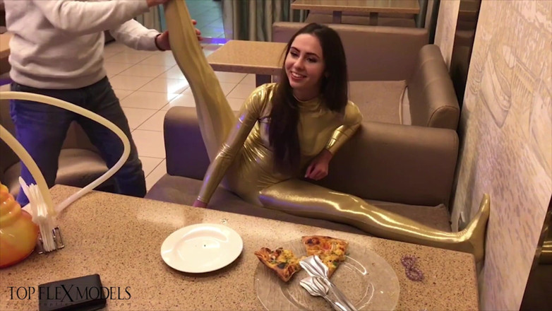 Flexilady: Ruslana flexibilní spandex zábava