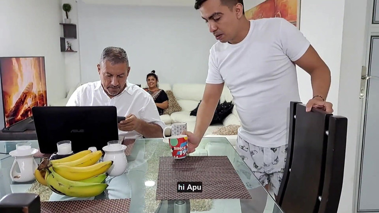 Aly: Üvey annemin yüzünü dölle dolduruyorum, bu kaltak amını yememi seviyor