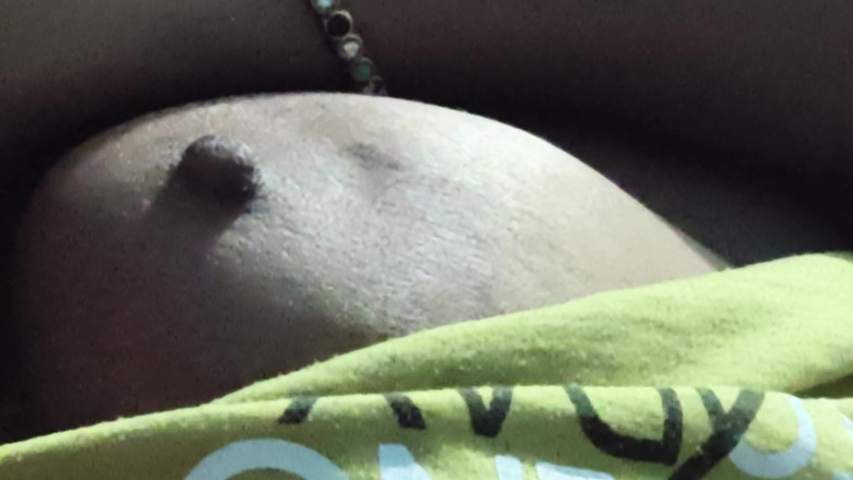 Ritu Bhabhi: Saya hanya melihat buah dada adik tiri saya - mereka sangat...