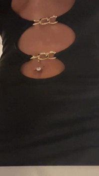 Pisoteando podcast de dominatrix - salgo a follar a otros chicos mientras el idiota limpia el apartamento y plancha la ropa Jajaja.
