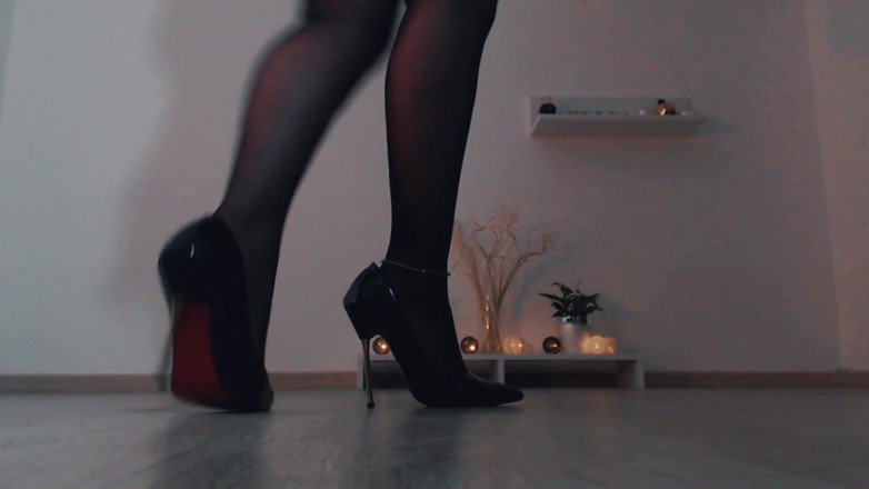 LegsOnHeels: Wiem, że jesteś ciekawy tak elegancko wysokich obcasów w pończochach, podążaj...