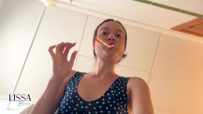 Lissa Brown: VEDERE LA PERSOANA 1 Ești o toaletă umană