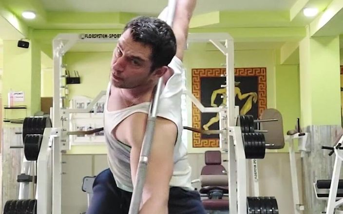Michael Ragnar: Flexing muskel och kommer 91 kg