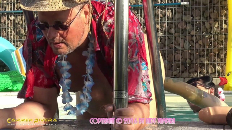 Domina Lady Vampira - SM Studio Femdom Empire: Carmen Rivera und Lady Vampira feiern eine poolparty mit ihren...