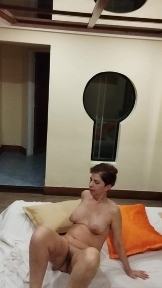 MaturecoupleVe: En la sauna y luego una buena cogida al estilo...