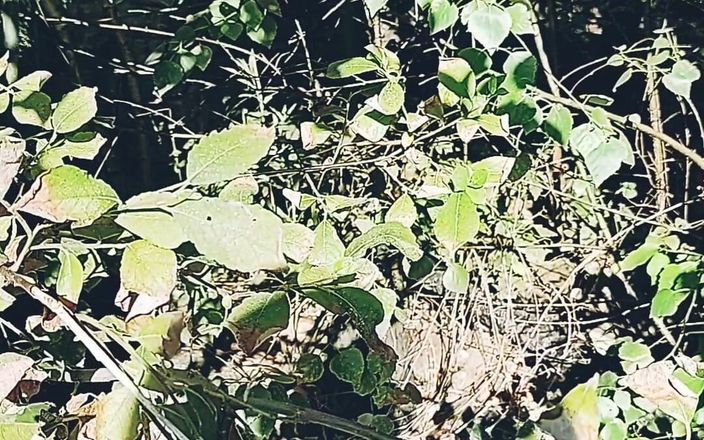 Amreis: Klaarkomen in het bos, lopen met laatste orgasme