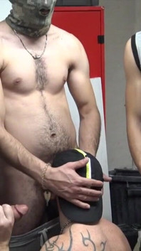 Gang bang chupando árabe yougn heterosexual chicos