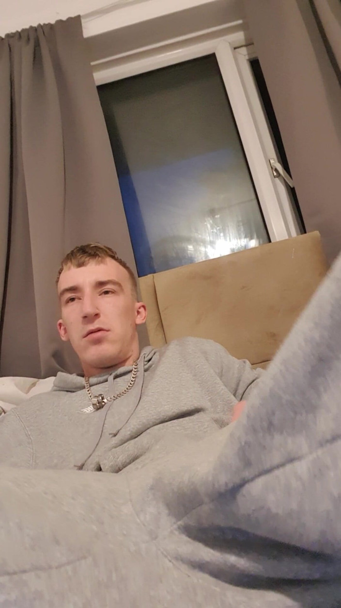 Adamross: Selfsucking Twink