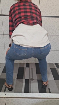 Jeans nass mit pinkel