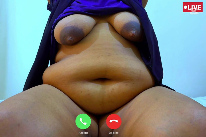 Aria Mia: ビデオ通話でもっとムラムラさせてくれますか?私はムスリムでホットな独身女性です。彼氏が必要です。