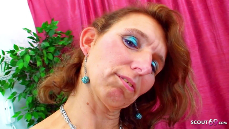 Full porn collection: Hässliche dünne reife mit extrem behaarter muschi wird von nachbarn...