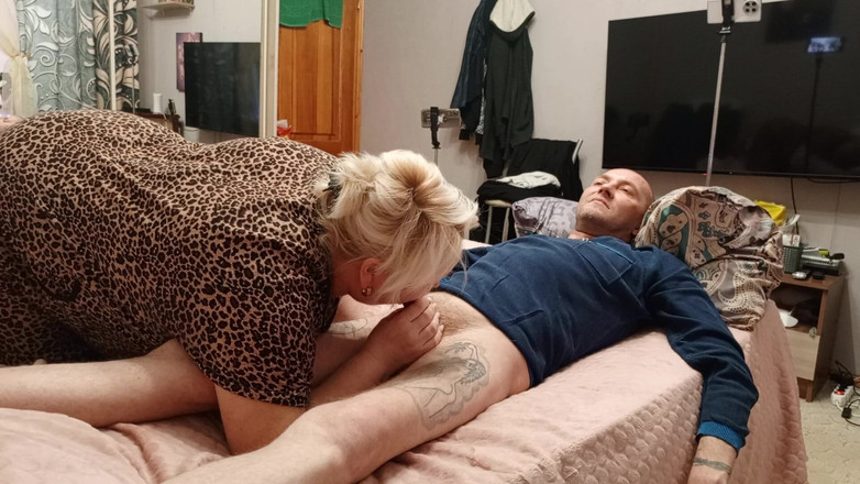 Zona901: Моя теща прервала мою работу рукой, сделала мне глубокий минет и проглотила мою сперму