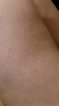 Cubriendo hermanastras culo en semen