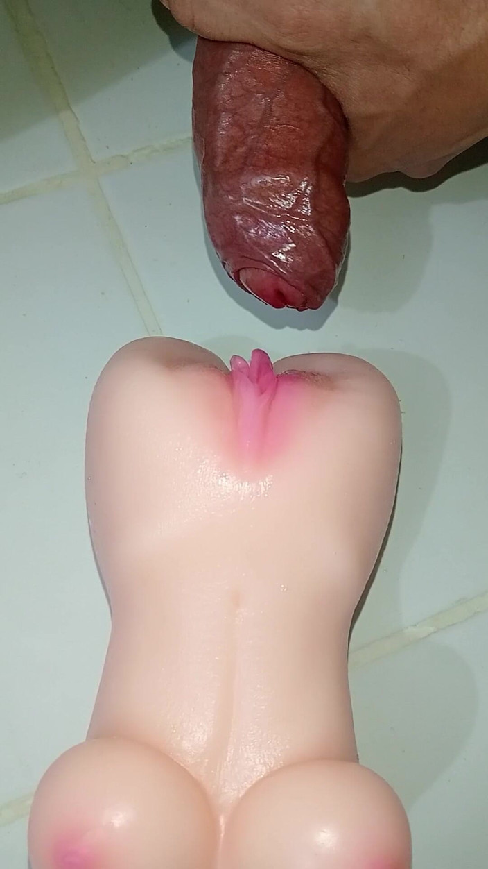 rey10rey10: Pénètre ma chatte rose et dure et baigne-moi d’urine, Lily...