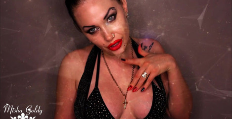 Goddess Misha Goldy: あなたが私の唇を崇拝してオナニーすることを許可します!