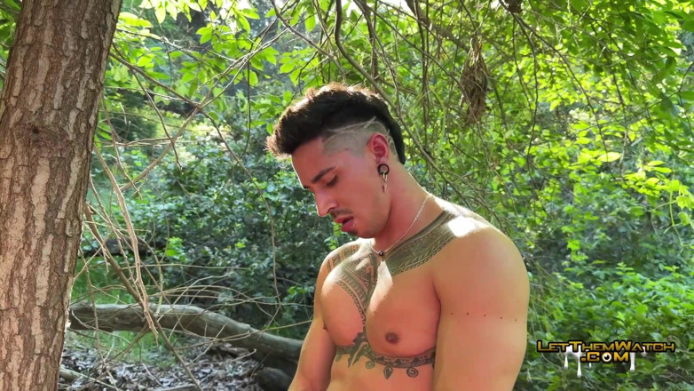 Let them watch: Muscle Papi Il Sexy Ragazzo Etero Latino Succhia Un Carico...
