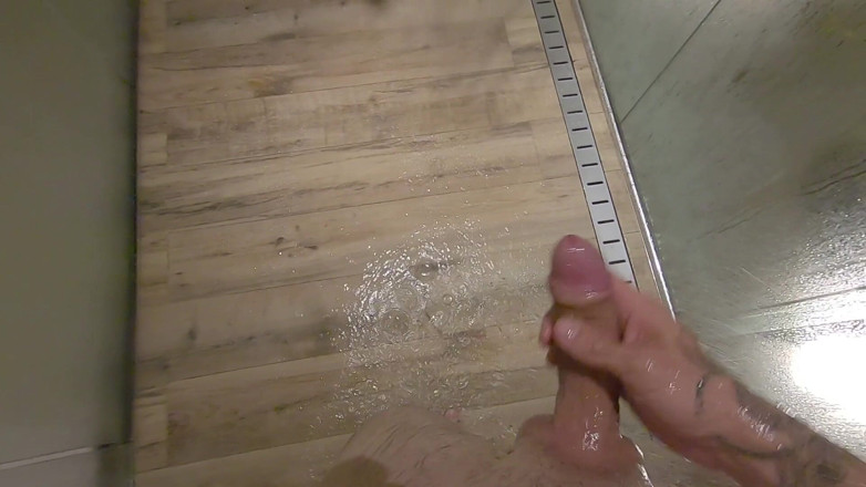 BobbyRuffus: Brunette delights pissing on her boyfriend - Ana Rothbard