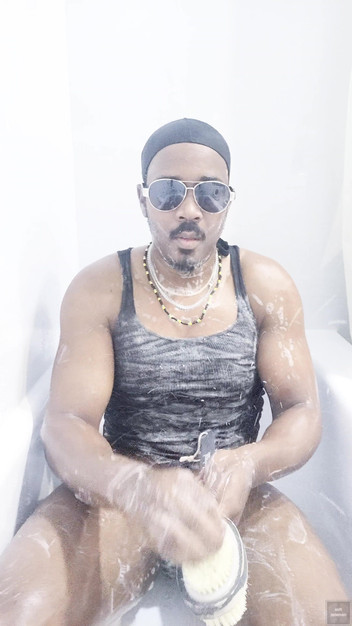 Soft Soleman: Lamo mi cuerpo en el baño 5