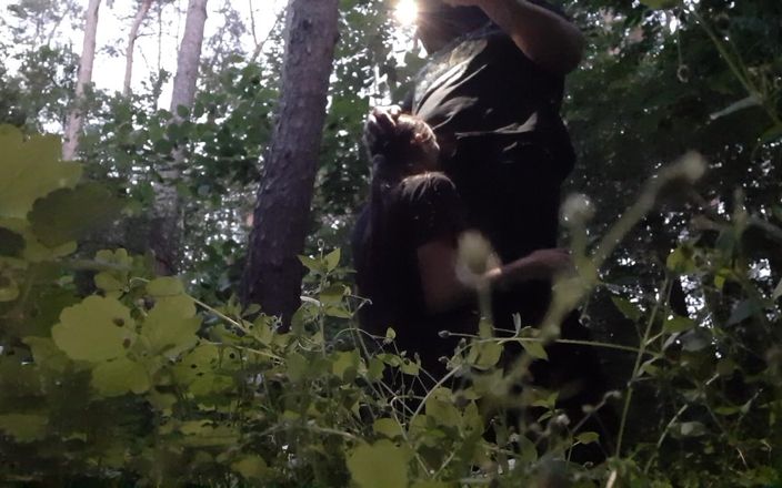 Lesbian-illusion: Je baise ma demi-sœur par la bouche dans les bois...