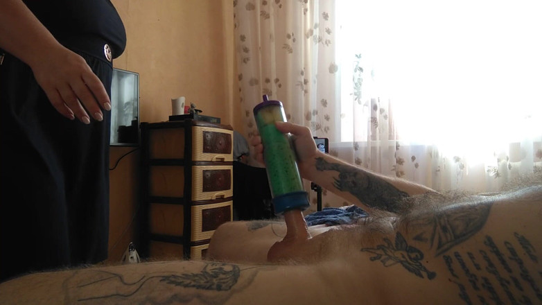 Zona901: Helped me cum by jerking off my cock.