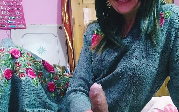 Bolly Karma: 超级热辣的木乃伊美女与完美的手