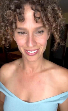 VibeWithMommy: Гей, хлопці, я хочу задати вам кілька запитань!