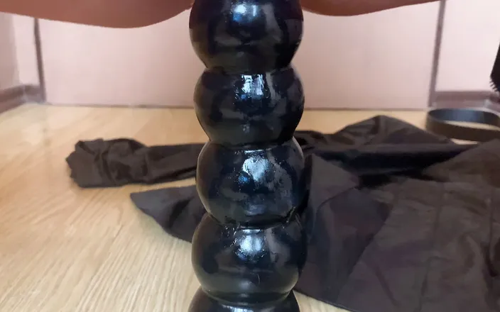 Claudia Macc: Black dildo