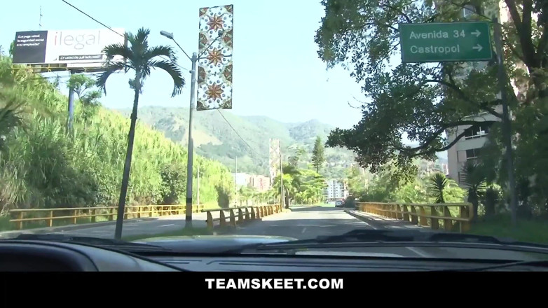 Team Skeet: La calda latina sara Romero si fa ricoprire di sperma...