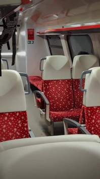 Fui Follada En Público Por Primera Vez Por Un Extraño En Un Tren En Movimiento, Me Folló Duro Y...