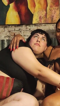 Lesbian Tersesat Di Desa