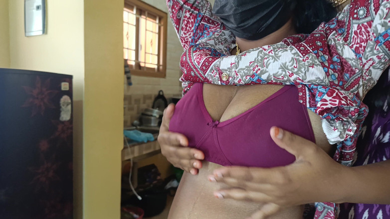 Wonder: Urocze siostry korzystających z lesbijskiego romansu