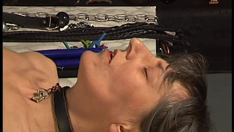 Bangora sluts: Chained Mature Beauty Takes Deep Anal From Master